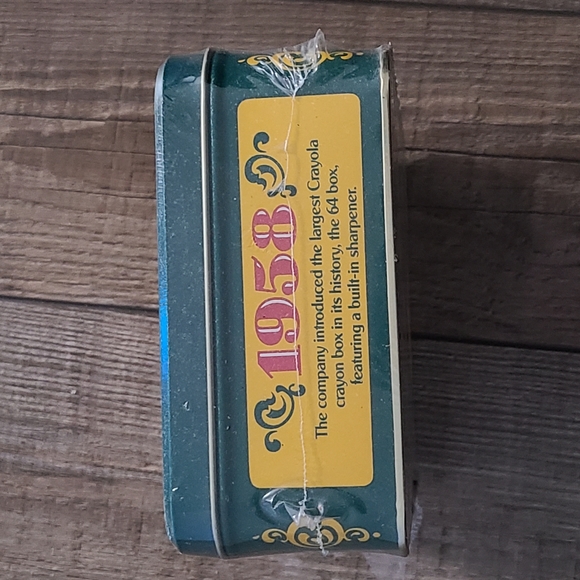 Crayola presents Collectors Colors Limited Edition Tin - Picture 6 of 6